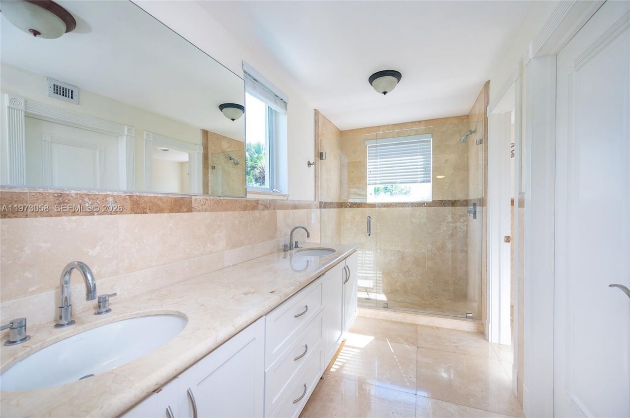 541 S Mashta Dr , Key Biscayne, FL 33149 Photo