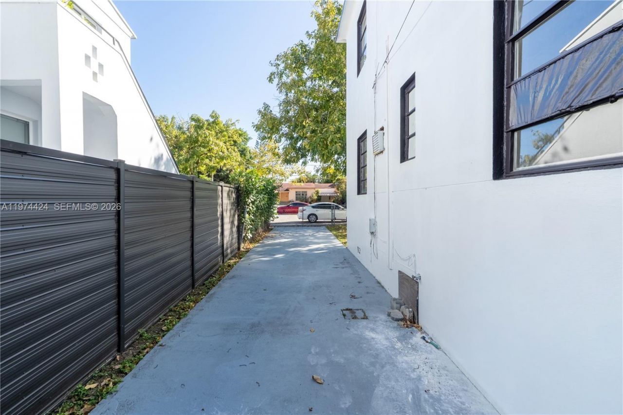 3665 SW 16th St, Unit 3665, Miami, FL 33145 Photo