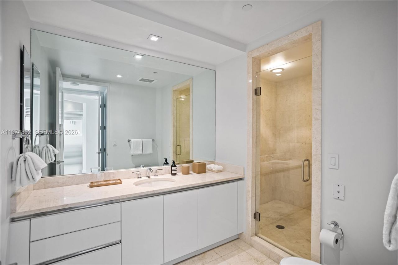 16051 Collins Ave , Unit 3202, Sunny Isles Beach, FL 33160 Photo