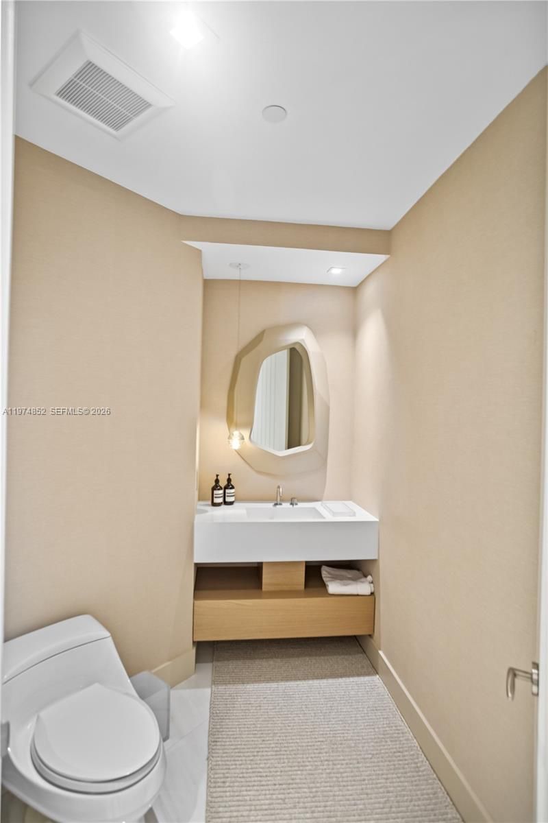 16051 Collins Ave , Unit 3202, Sunny Isles Beach, FL 33160 Photo