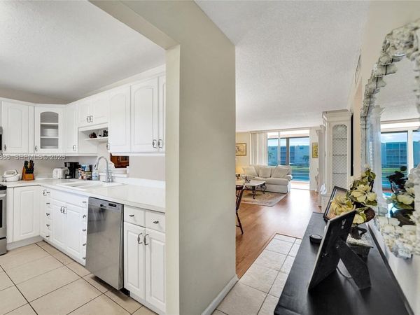 324 SE 10th St, Unit 208, Dania Beach, FL 33004