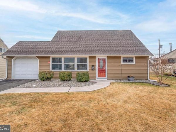 38 VICAR LANE , LEVITTOWN, PA 19054