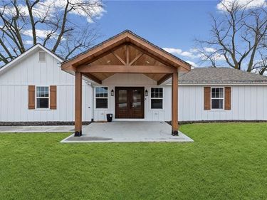 17391 State Route 371 Highway, Faucett, MO 64448