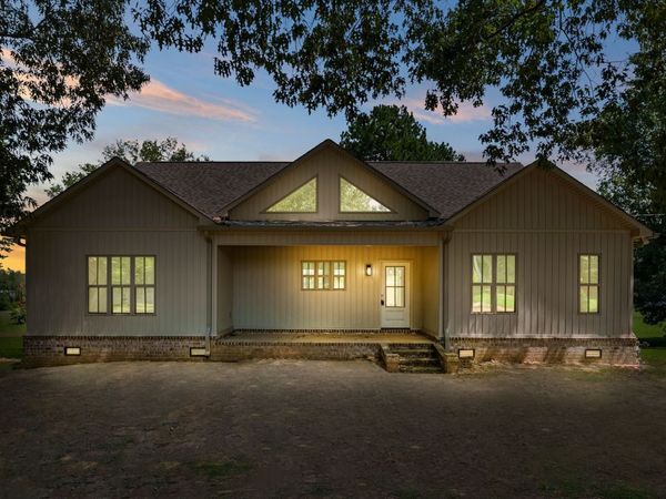 324 Fisherdale Dr , Decaturville, TN 38329