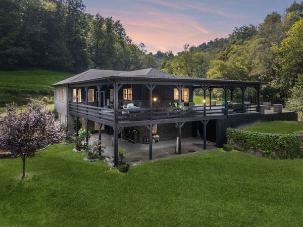 2658 Sycamore Valley Rd , Pleasant Shade, TN 37145