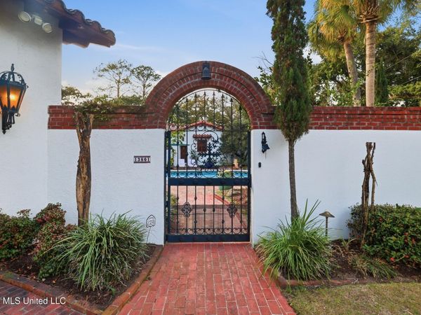 13801 Arbor Circle, Ocean Springs, MS 39564