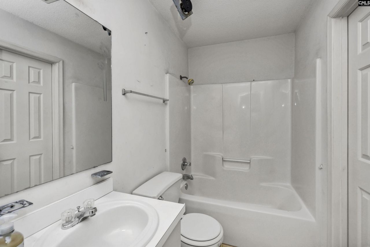 142 Fox Meadow Lane  Photo 17