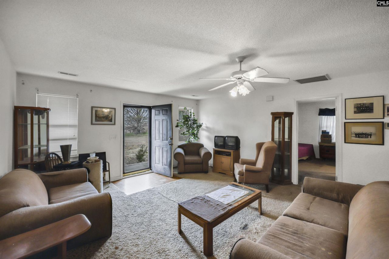 142 Fox Meadow Lane  Photo 6