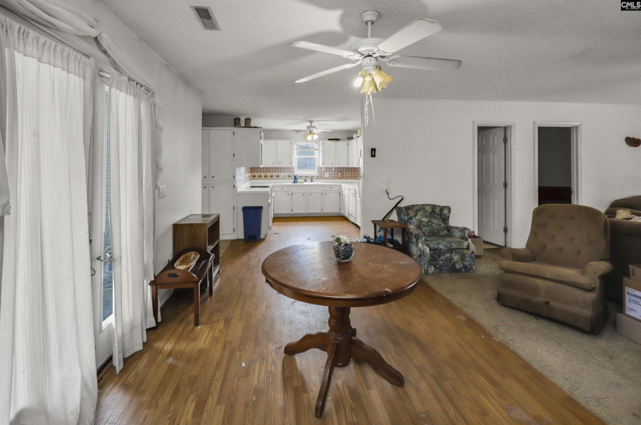 142 Fox Meadow Lane  Photo 7