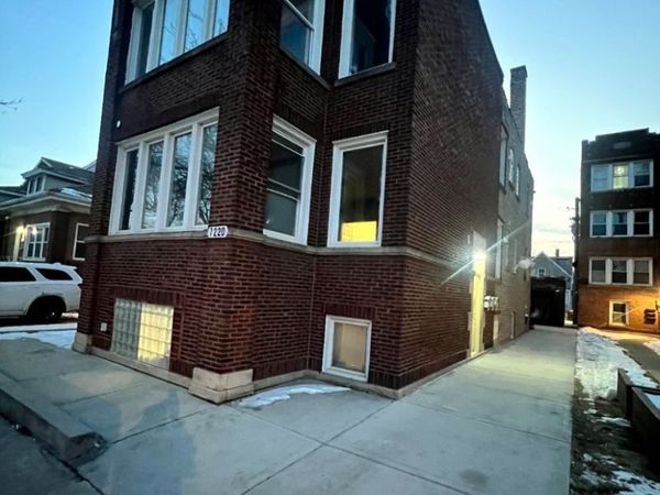 7220 S East End Avenue , Chicago, IL 60649