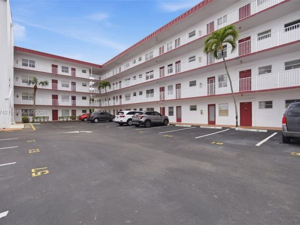 4270 NW 40th St , Unit 104, Lauderdale Lakes, FL 33319