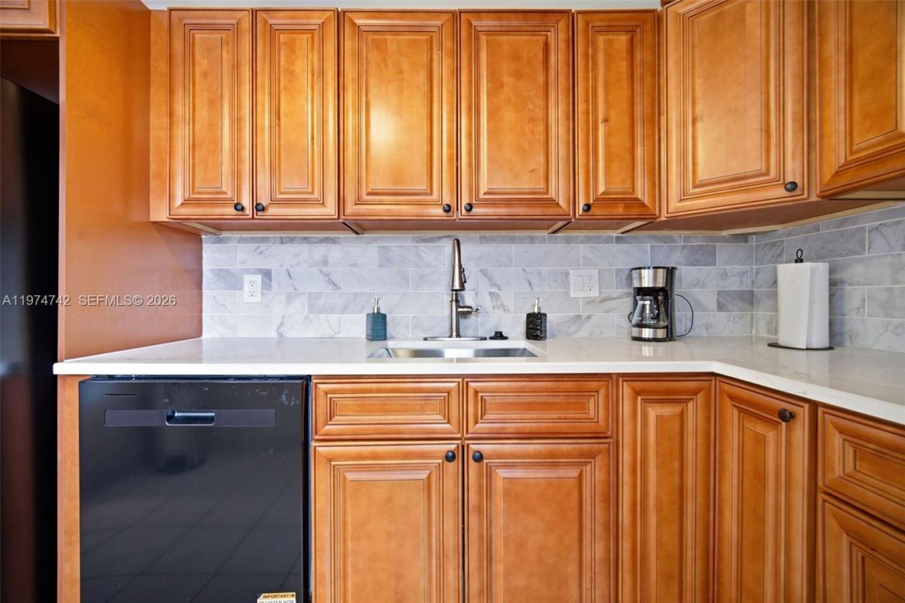 4270 NW 40th St , Unit 104, Lauderdale Lakes, FL 33319 Photo