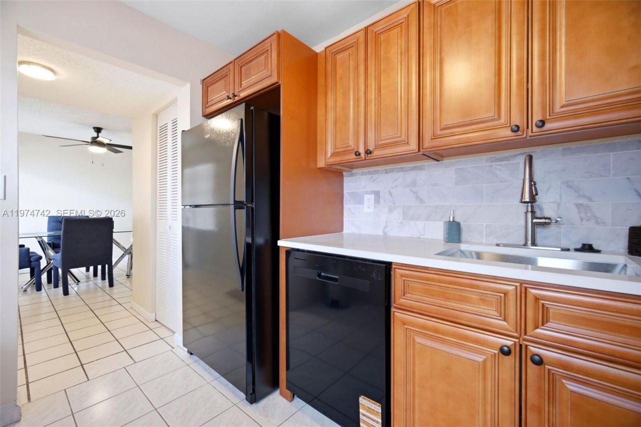 4270 NW 40th St , Unit 104, Lauderdale Lakes, FL 33319 Photo