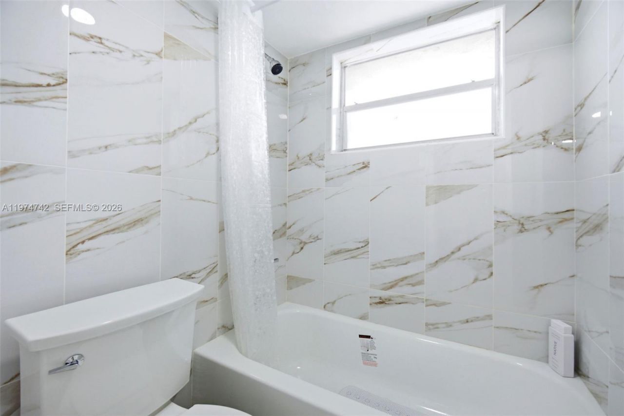 4270 NW 40th St , Unit 104, Lauderdale Lakes, FL 33319 Photo