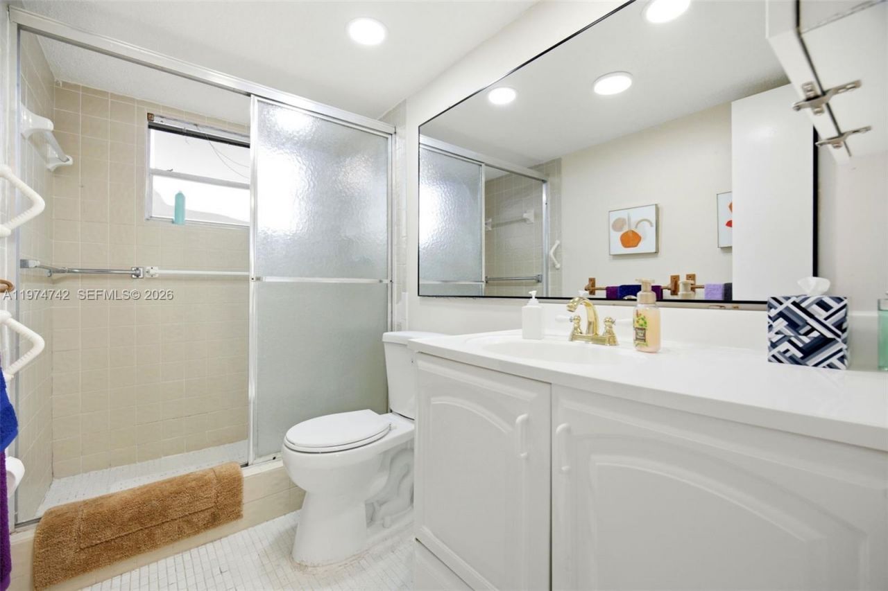 4270 NW 40th St , Unit 104, Lauderdale Lakes, FL 33319 Photo