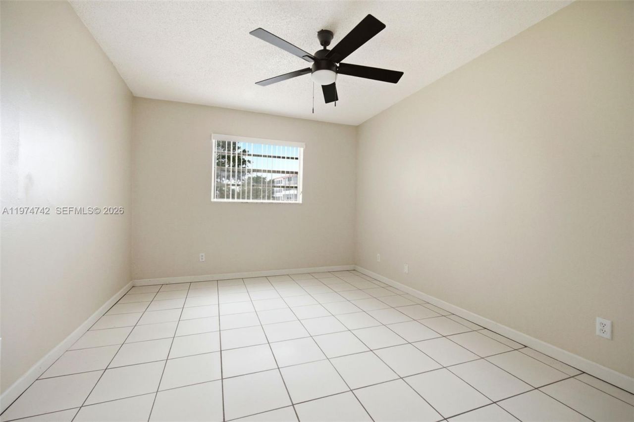 4270 NW 40th St , Unit 104, Lauderdale Lakes, FL 33319 Photo