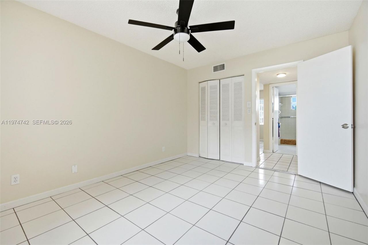 4270 NW 40th St , Unit 104, Lauderdale Lakes, FL 33319 Photo