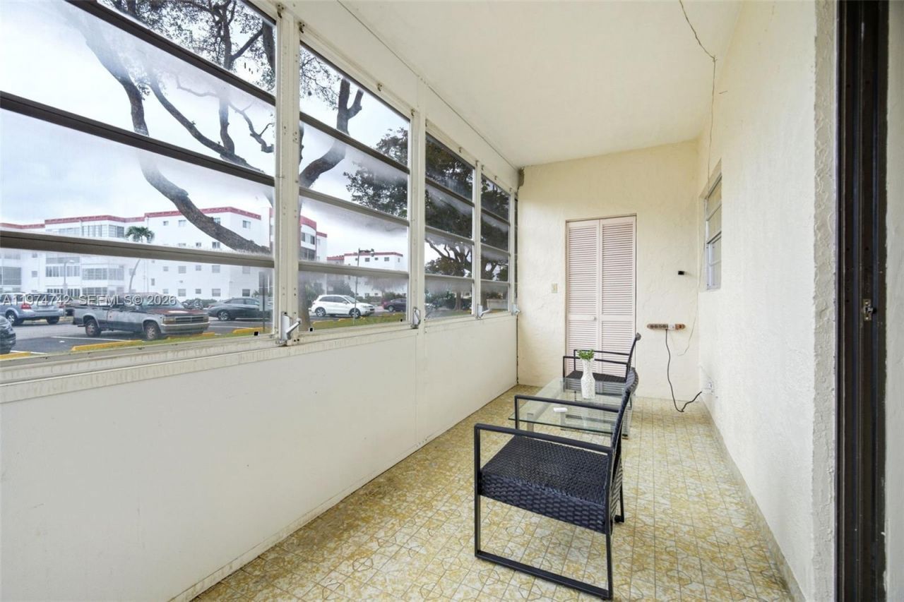 4270 NW 40th St , Unit 104, Lauderdale Lakes, FL 33319 Photo