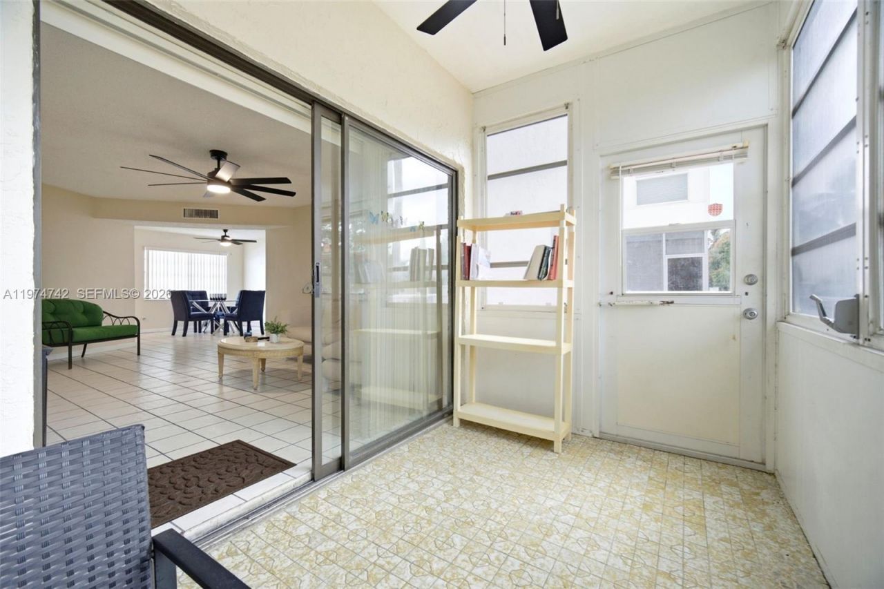 4270 NW 40th St , Unit 104, Lauderdale Lakes, FL 33319 Photo