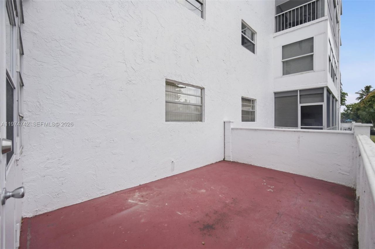 4270 NW 40th St , Unit 104, Lauderdale Lakes, FL 33319 Photo