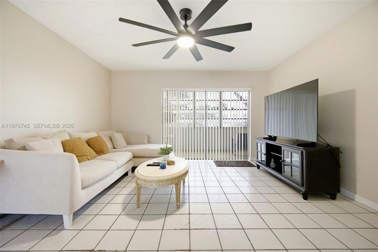 4270 NW 40th St , Unit 104, Lauderdale Lakes, FL 33319 Photo