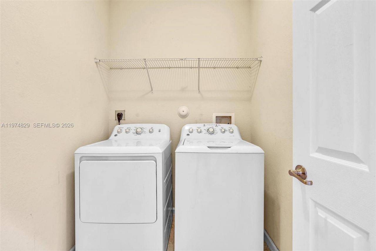 17161 SW 96th St, Miami, FL 33196 Photo