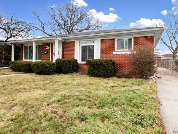 28876 Palm Beach Drive, Warren, MI 48093