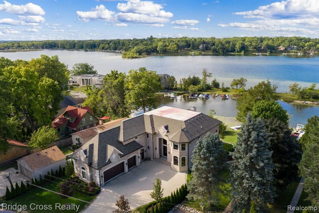 5820 Lakeview Avenue, Orchard Lake Village, MI 48323 Main Photo
