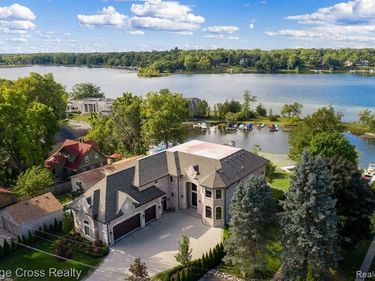 5820 LAKEVIEW Avenue, Orchard Lake Village, MI 48323