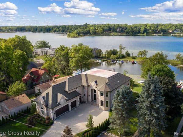 5820 LAKEVIEW Avenue, Orchard Lake Village, MI 48323