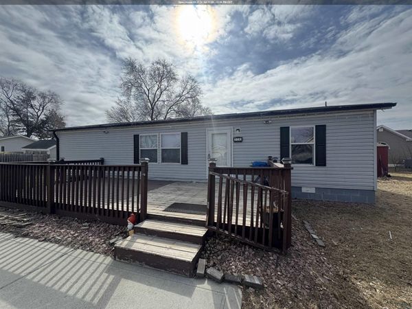 528 W 6th St, South Sioux City, NE 68776