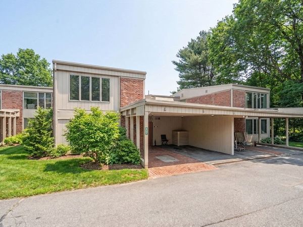 17 Fairgreen Place, Unit 17, Brookline, MA 02467