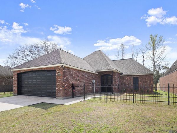 41073 Garden Ct, Gonzales, LA 70737