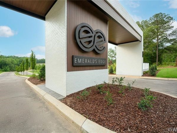 9 Lake Island Rd , Tuscaloosa, AL 35406