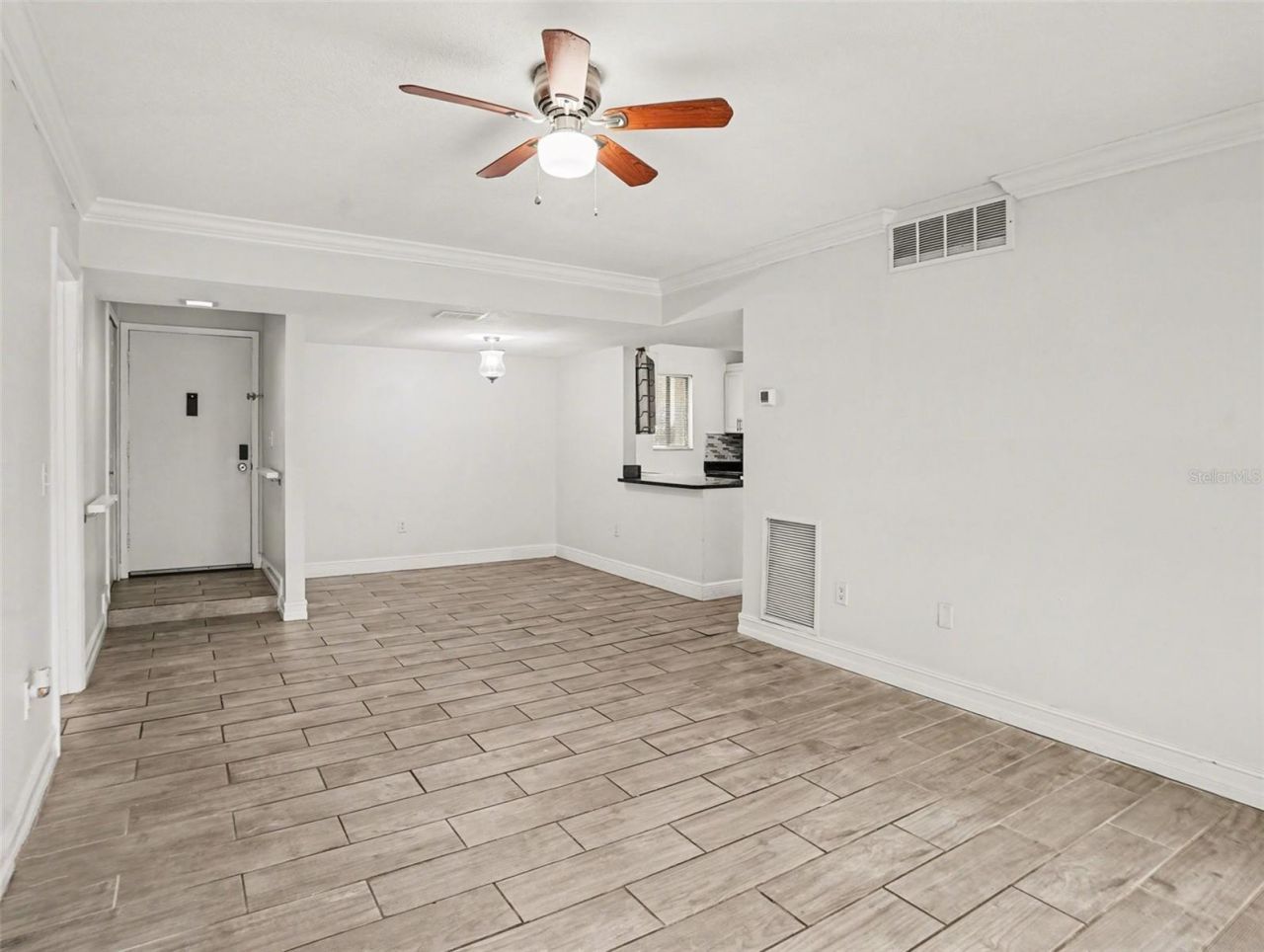 3288 S Semoran Boulevard , Unit 14, Orlando, FL 32822 Photo