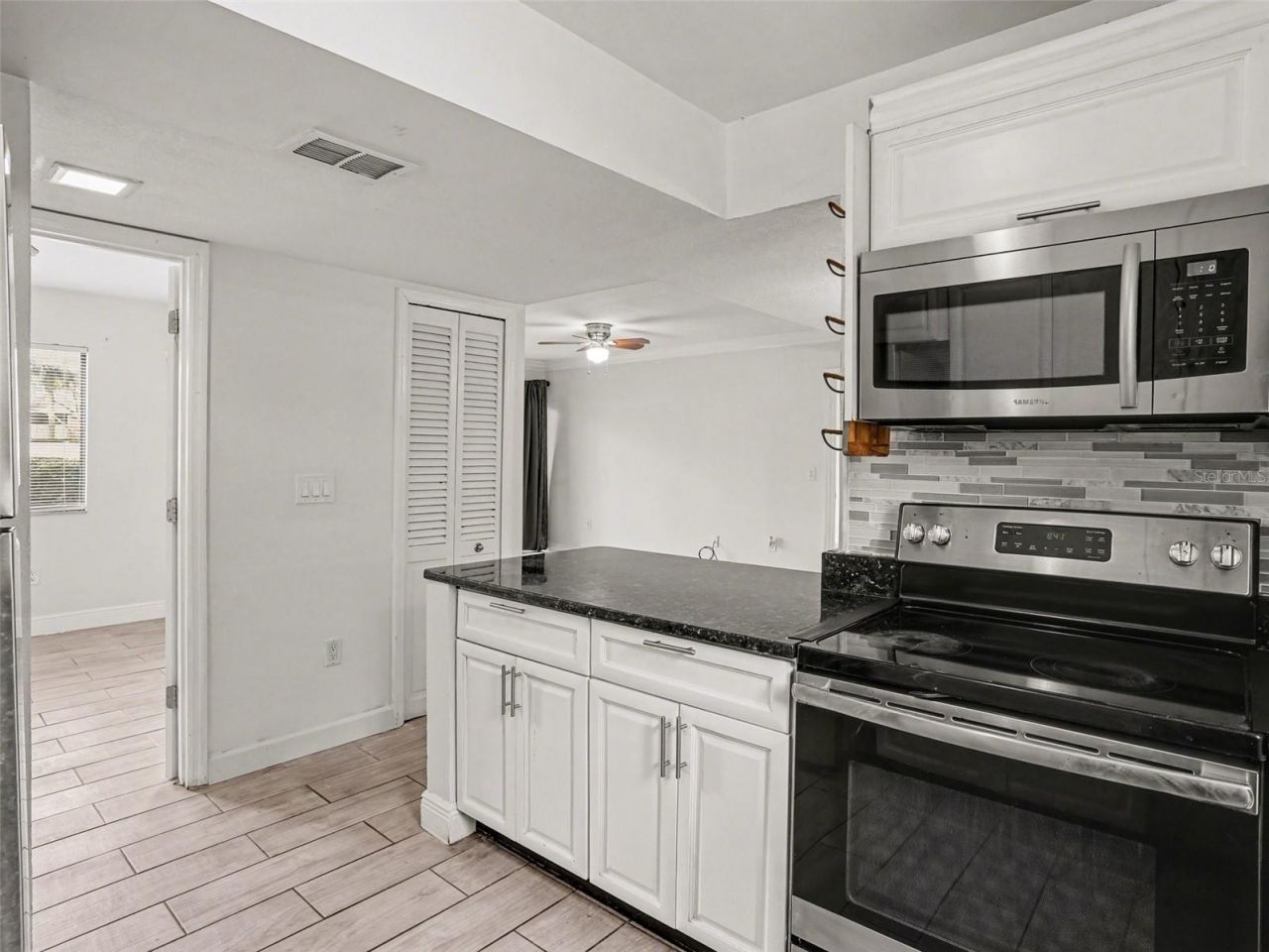 3288 S Semoran Boulevard , Unit 14, Orlando, FL 32822 Photo