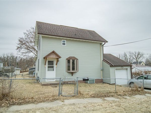 103 W 4th Street, Anamosa, IA 52205