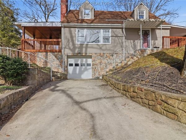 700 Mayflower Drive, Charleston, WV 25311