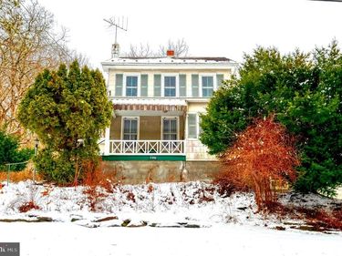 706 CHESTNUT STREET, DELTA, PA 17314