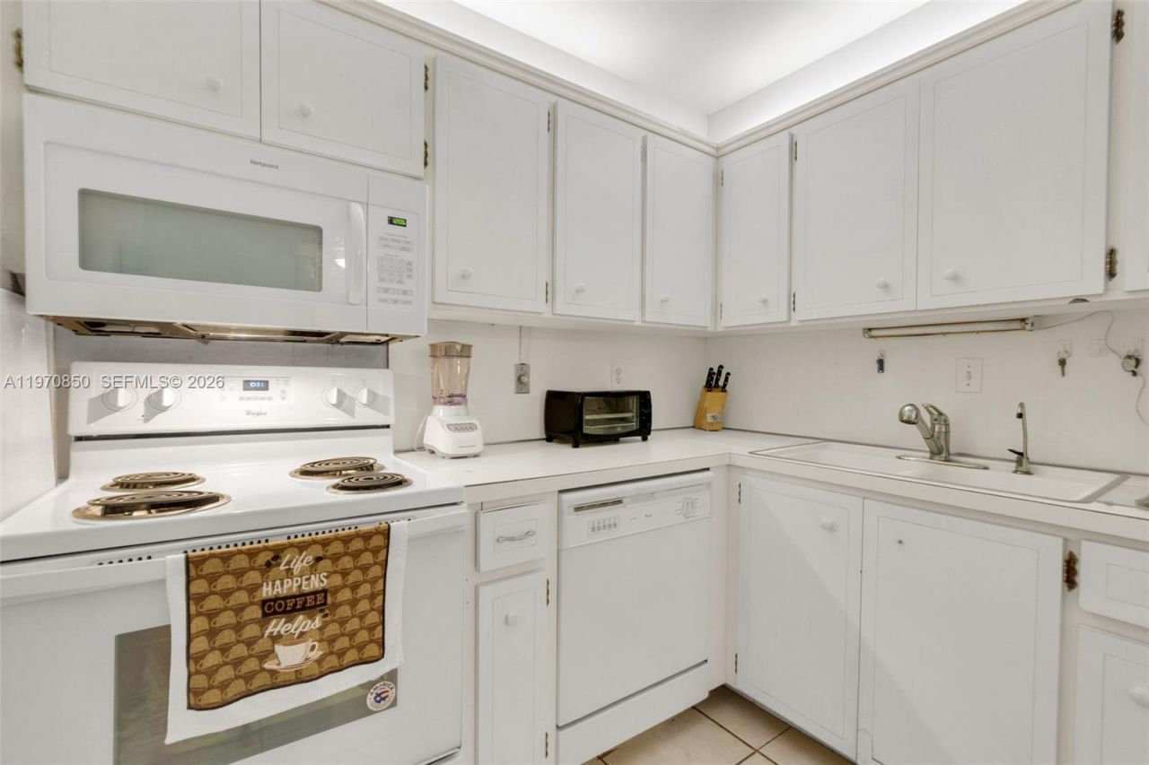 2180 NE 67th St, Unit 723, Fort Lauderdale, FL 33308 Photo