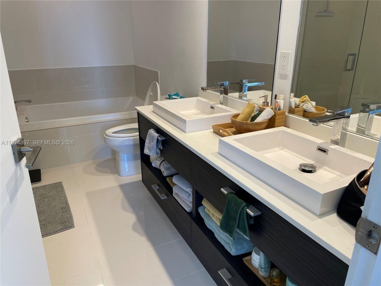 45 SW 9th St, Unit 1206, Miami, FL 33130 Photo