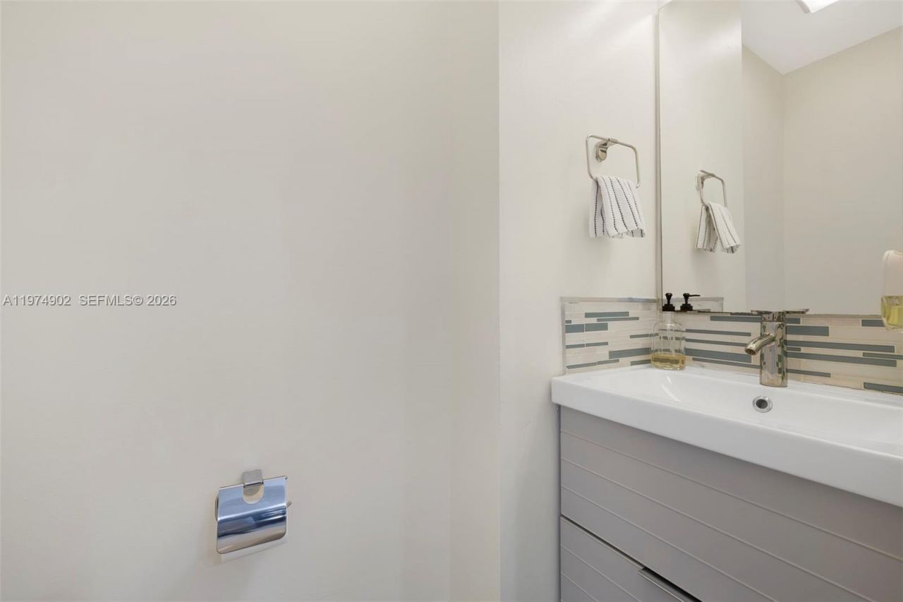 7801 NE 4th Ct, Unit 304, Miami, FL 33138 Photo