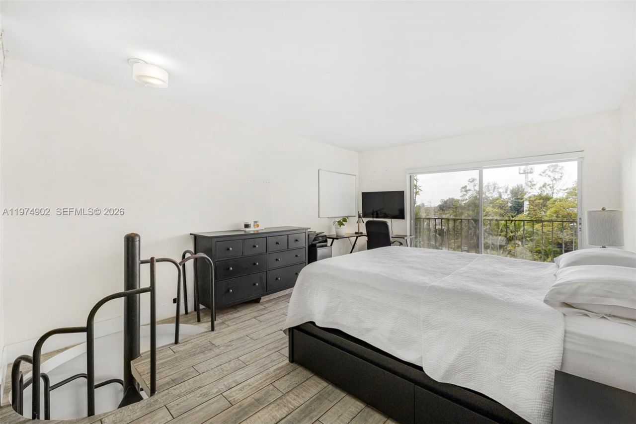 7801 NE 4th Ct, Unit 304, Miami, FL 33138 Photo