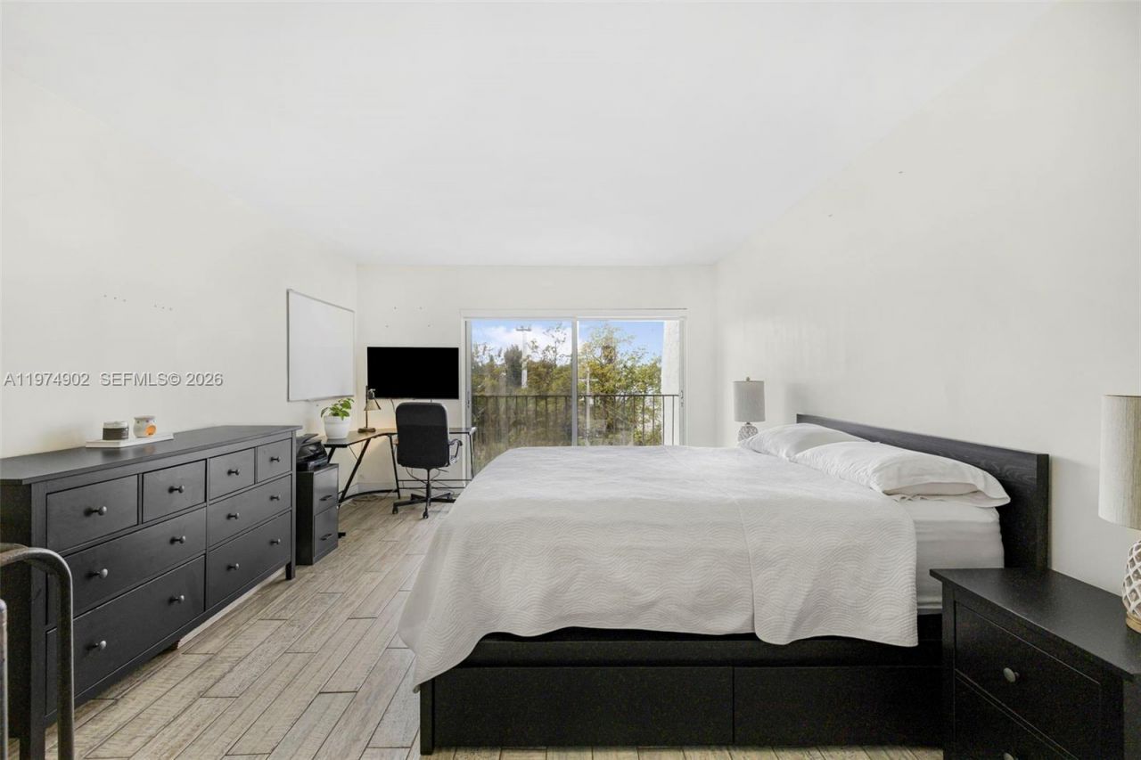 7801 NE 4th Ct, Unit 304, Miami, FL 33138 Photo