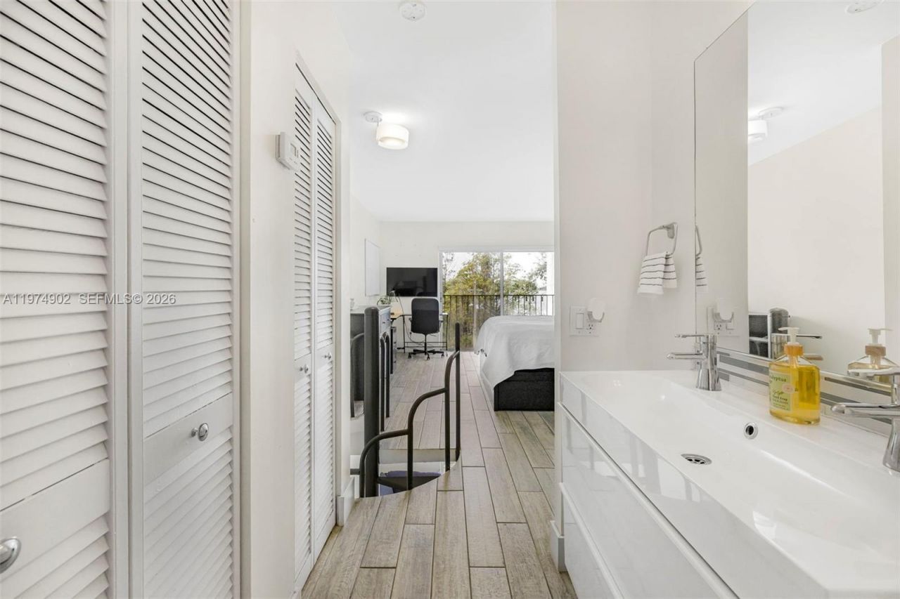 7801 NE 4th Ct, Unit 304, Miami, FL 33138 Photo