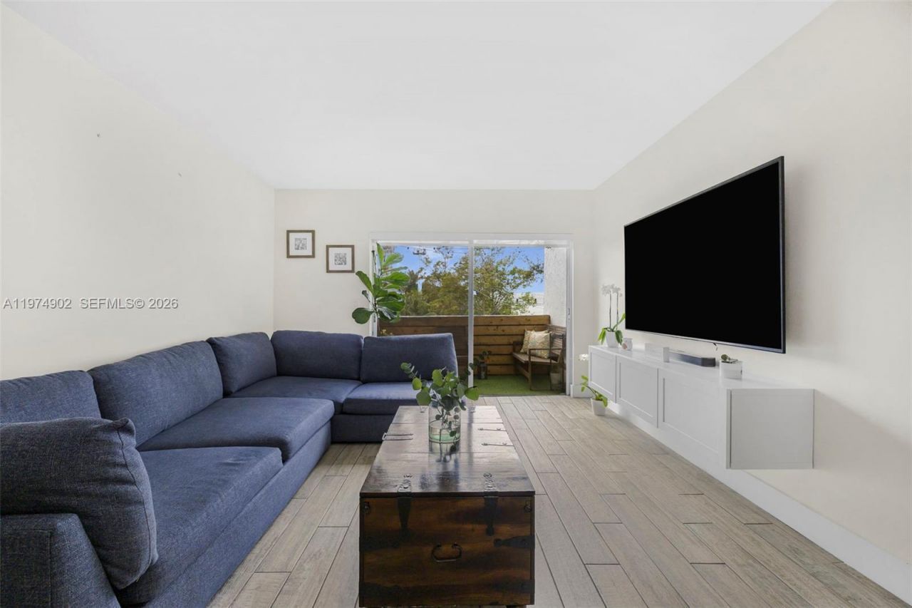 7801 NE 4th Ct, Unit 304, Miami, FL 33138 Photo