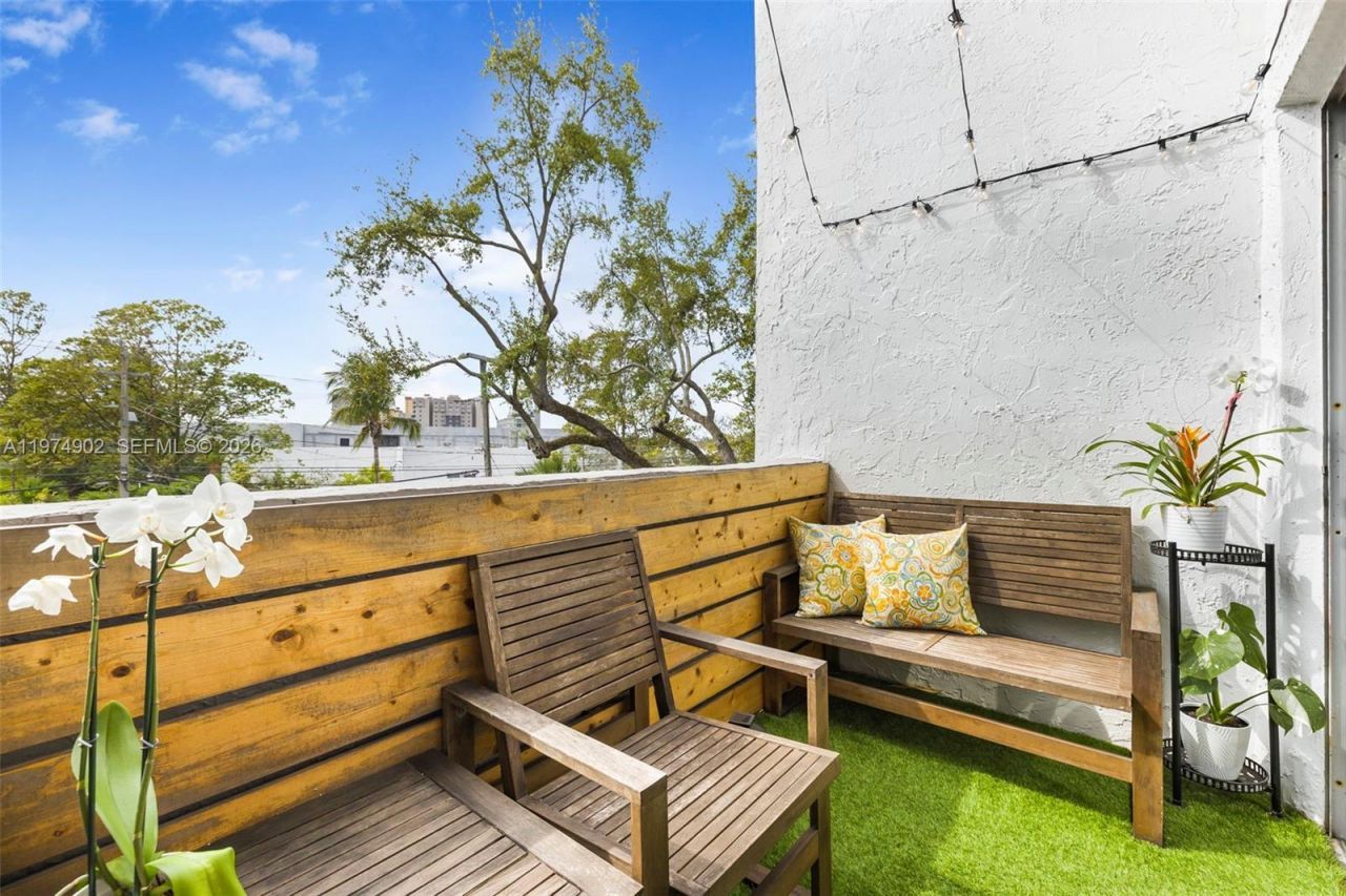 7801 NE 4th Ct, Unit 304, Miami, FL 33138 Photo