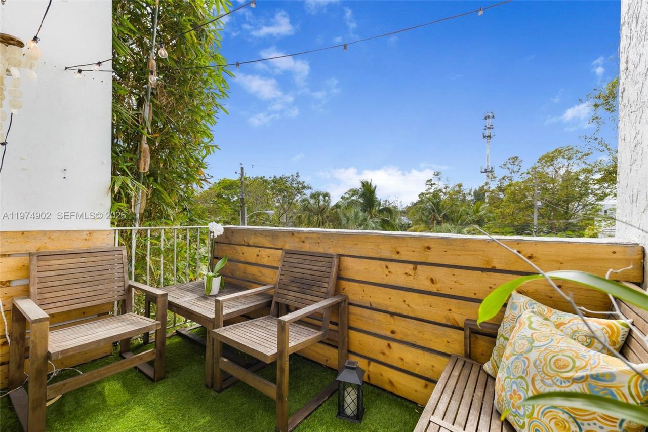 7801 NE 4th Ct, Unit 304, Miami, FL 33138 Photo