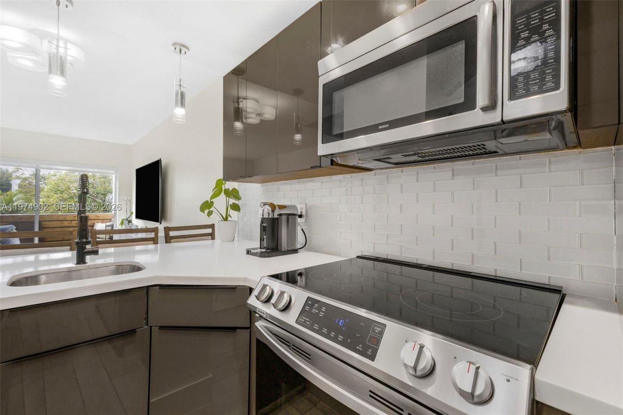 7801 NE 4th Ct, Unit 304, Miami, FL 33138 Photo