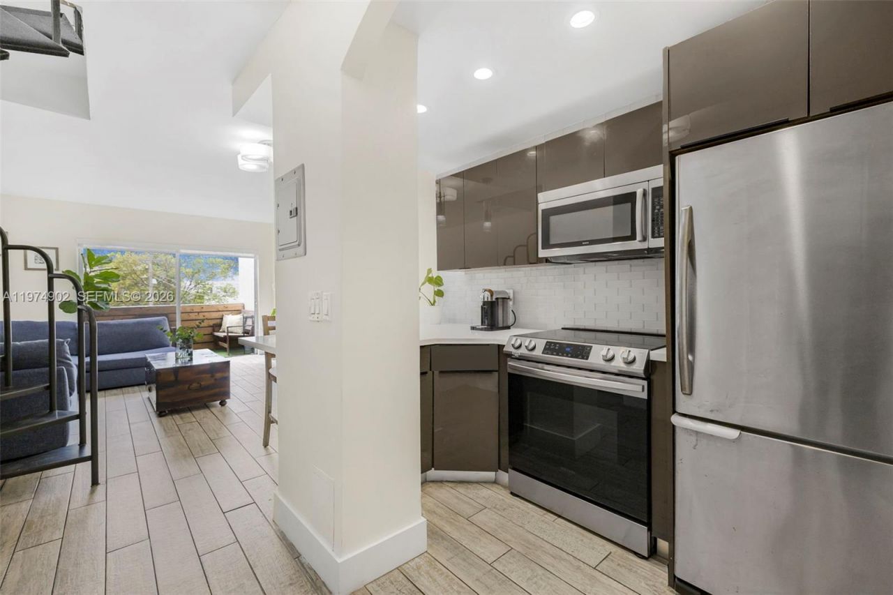 7801 NE 4th Ct, Unit 304, Miami, FL 33138 Photo